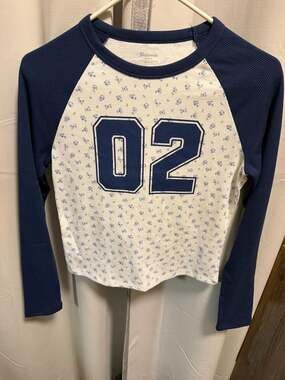 C0025 No Boundaries Floral Waffle Knit Raglan Shirt Size M (8-10)